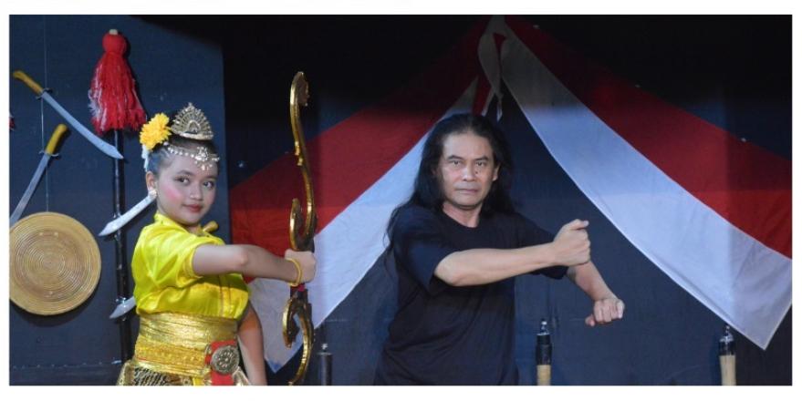 Yoyok bambang priyambodo catrawarta Maestro tari semarangan yoyok bambang priyambodo melatih tari anak didiknya dok sanggar greget